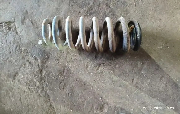 Suzuki Grand Vitara II Rear coil spring