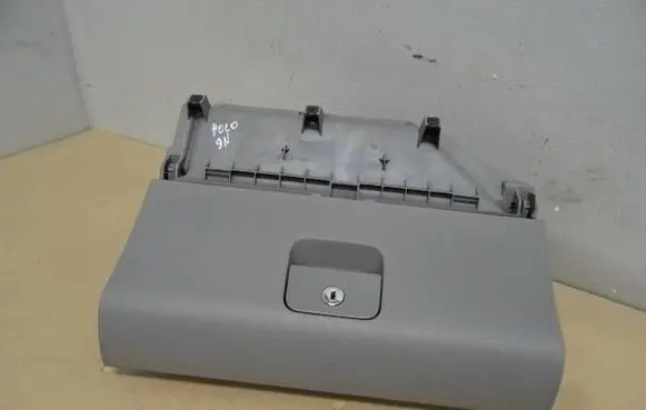 Volkswagen Polo IV 9N3 Glove box
