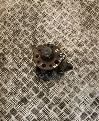 Mercedes-Benz C W203 Front wheel hub 2093320001 A2093320001