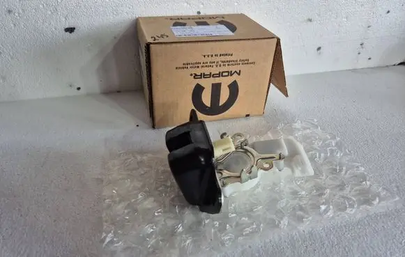 Jeep Grand Cherokee Tailgate lock latch 68110603AB