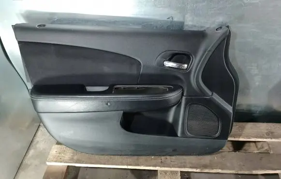 Chrysler 200 Front door card panel trim 1VC991X9AABN624495