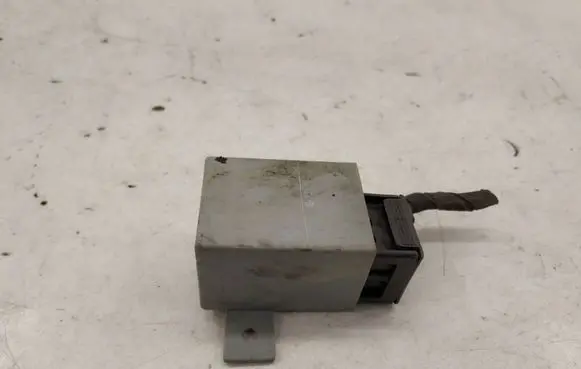 Mercedes-Benz S W126 Cruise control relay A2018200205 2018200205