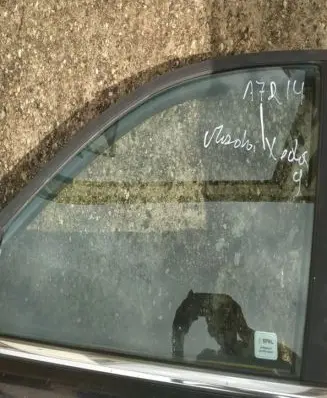 Mazda Xedos 9 Front door window glass four-door