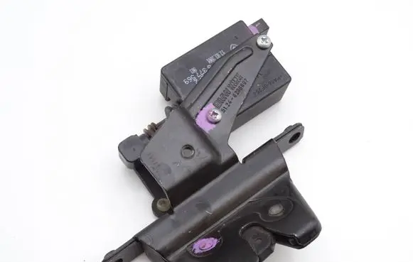 BMW 5 E39 Tailgate/trunk/boot lock/catch/latch 8236897
