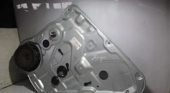 Rear window lifting mechanism without motor