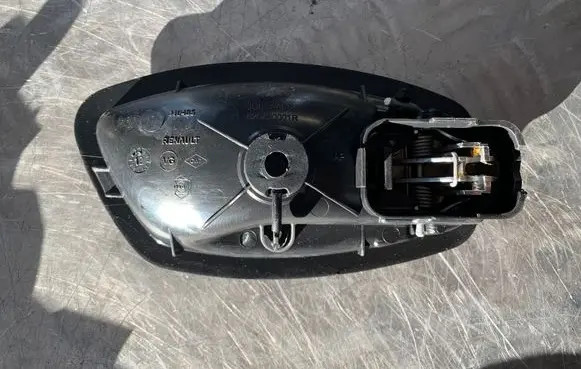 Renault Megane III Front door interior handle 8267300001R