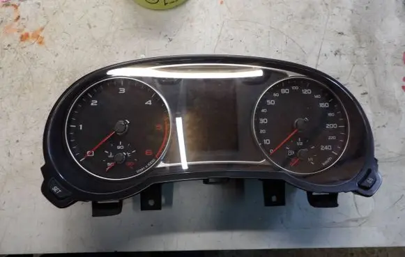 Audi A1 Speedometer (instrument cluster) 8X0920930P 1473920675 A2C53325382