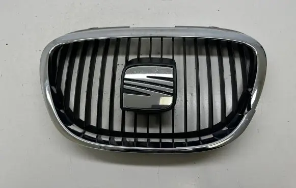 Seat Altea Front bumper upper radiator grill 5P0853654