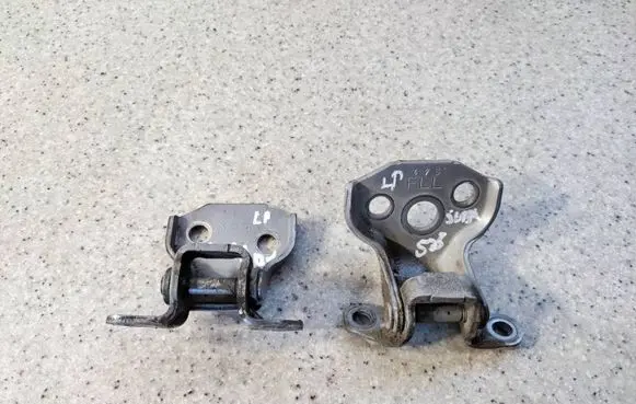 Subaru Forester SJ Front door lower hinge 