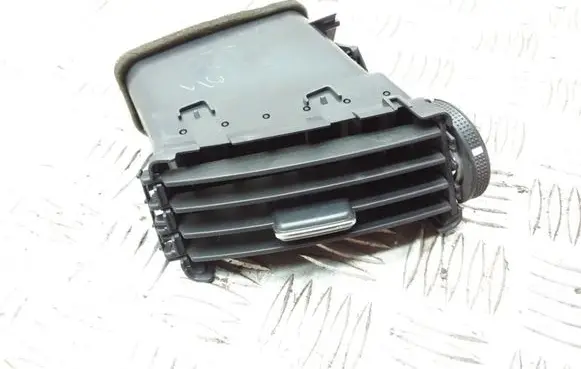 Toyota Corolla Verso AR10 Dash center air vent grill