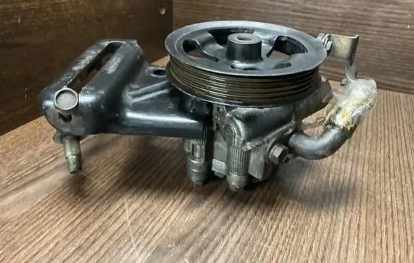 Toyota Avensis Verso Power steering pump 4431028270 4431042070