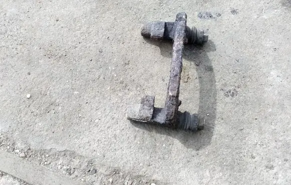Volvo S40, V40 Brake caliper pad carrier rear 