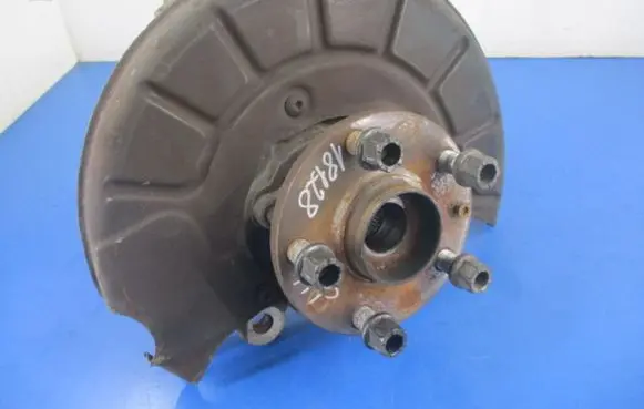 Volkswagen Cross Touran I Front wheel hub spindle knuckle