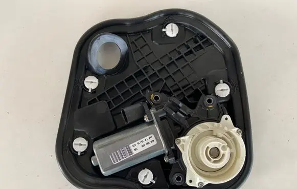 Audi A7 S7 4G Front door soft close latching motor 4G8837003 M12677