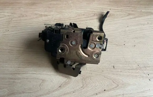 Audi A6 S6 C5 4B Rear door lock 4B0839015B 4B0839015G