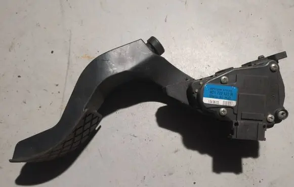 Audi A6 S6 C5 4B Accelerator throttle pedal 8D1723523N