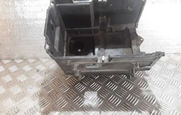 Battery tray