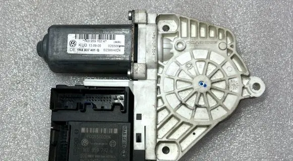 Volkswagen Golf V Front door window regulator motor 1K0959704E 1K4837401Q