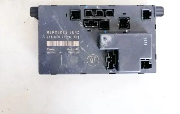 Mercedes-Benz E W211 Door control unit/module 2118707326 00401599