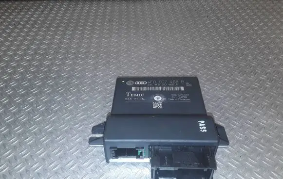 Audi A6 S6 C6 4F Gateway control module 4F0907468B