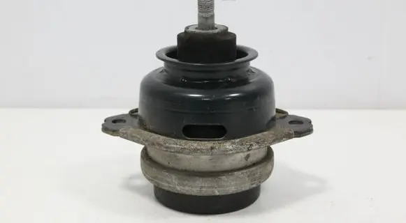 Audi Q7 4L Engine mount bracket 7L8199131A