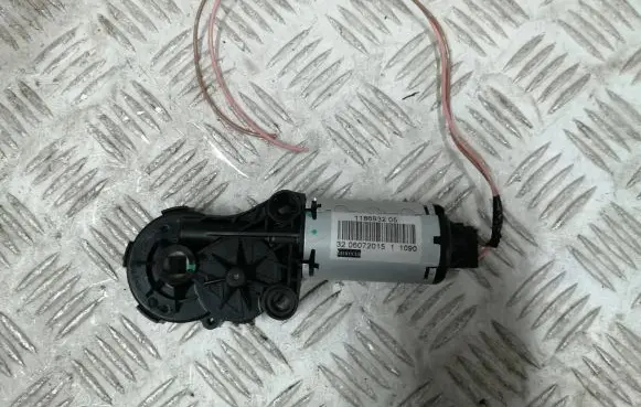 Nissan X-Trail T32 Seat adjustment motor 1186932 06072015 11090
