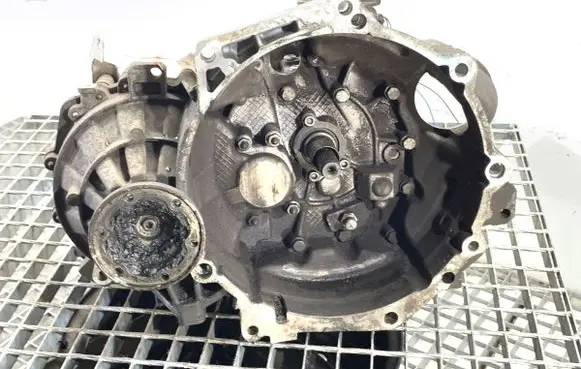 Volkswagen PASSAT B6 Manual 5 speed gearbox JCR