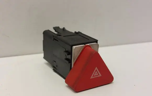 Volkswagen Tiguan Hazard light switch 5M0953509A