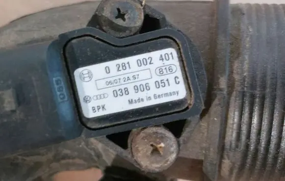 Volkswagen Touareg I Air pressure sensor 0281002401 038906051C