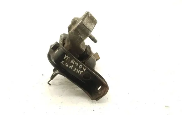 Toyota Yaris Engine mount bracket