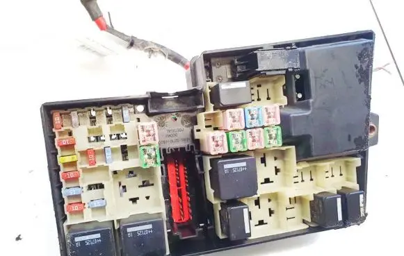 Volvo S40 Fuse box set 8688040 518818000