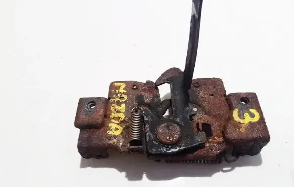 Engine bonnet/hood lock/catch