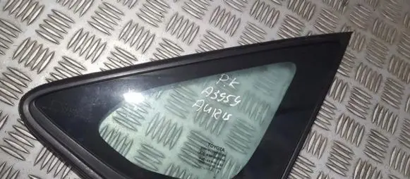 Toyota Auris 150 Front door vent window glass four-door E643R007951 E643R-007951