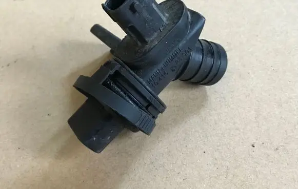 Opel Insignia A Breather valve 55568910