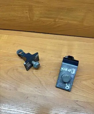 BMW 5 F10 F11 Rear door upper hinge 7185634 7185636