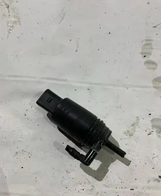 BMW 5 E39 Windscreen/windshield washer pump 8377612