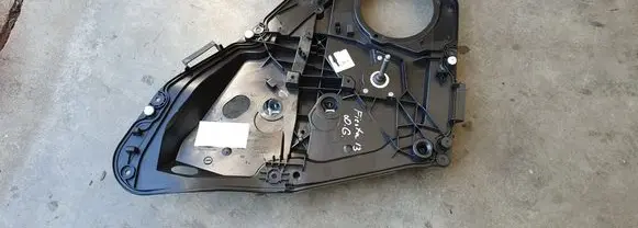 Rear door manual window regulator