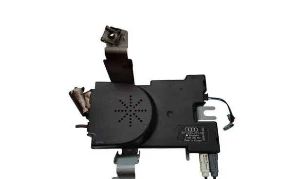 Audi A3 S3 8P Aerial antenna amplifier 8P4035225D 7617310103