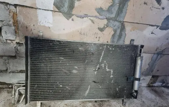 Infiniti I30 A/C cooling radiator (condenser)