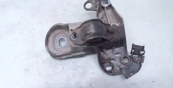 Volkswagen PASSAT B5.5 Engine mounting bracket 8E0199352