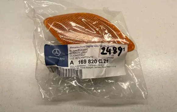 Mercedes-Benz B W245 Front indicator light 1698200221 A1698200221