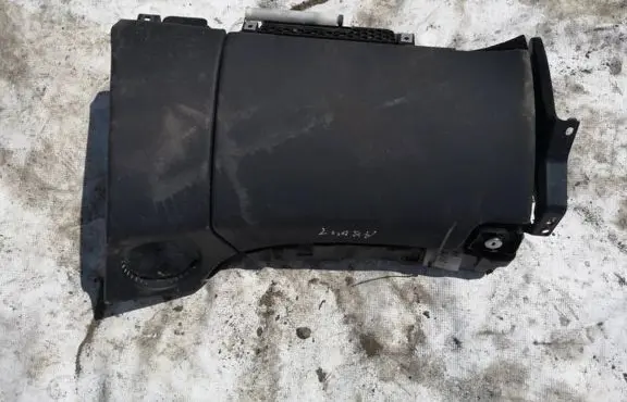 Mercedes-Benz CLS C219 Glove box