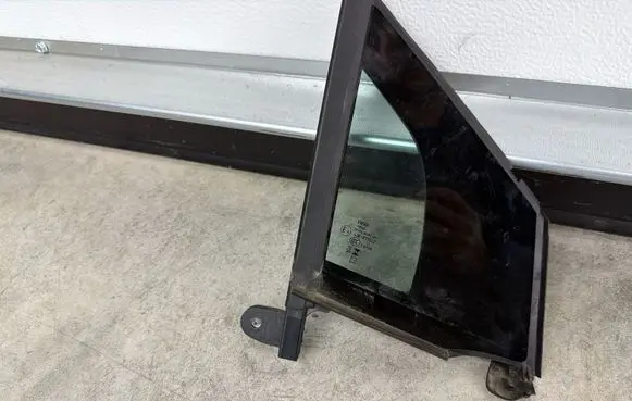 Cupra Tavascan Front door vent window glass four-door 11H845114C5AP