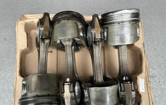 Nissan Patrol Y61 Piston with connecting rod 12010DB000 121002W20A