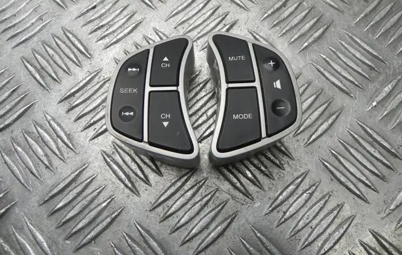 KIA Ceed Steering wheel buttons/switches 80497