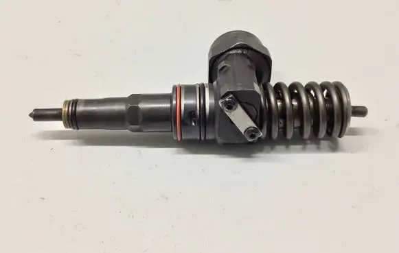 Skoda Fabia Mk1 (6Y) Fuel injector 038130073J 0414720015