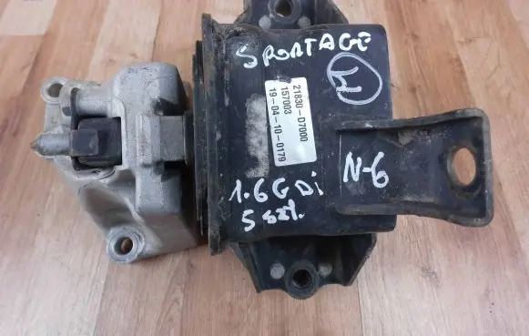 Hyundai Tucson TL Engine mount bracket 21830D7000