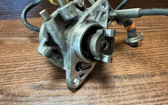 Fiat Grande Punto Vacuum pump 55221036