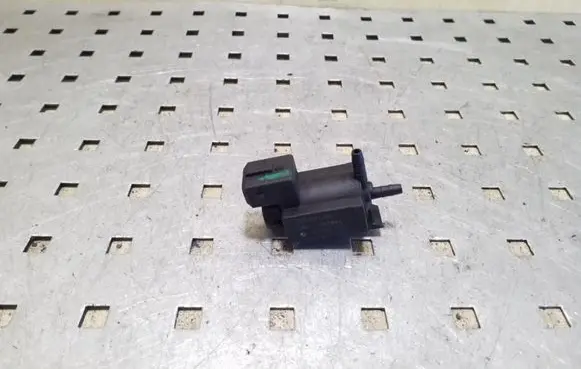 BMW 5 E39 Vacuum valve 1742712 72234100