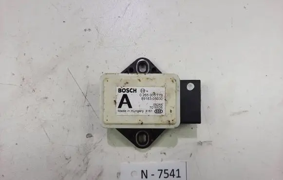 Toyota Avensis T270 ESP acceleration yaw rate sensor 0265005719